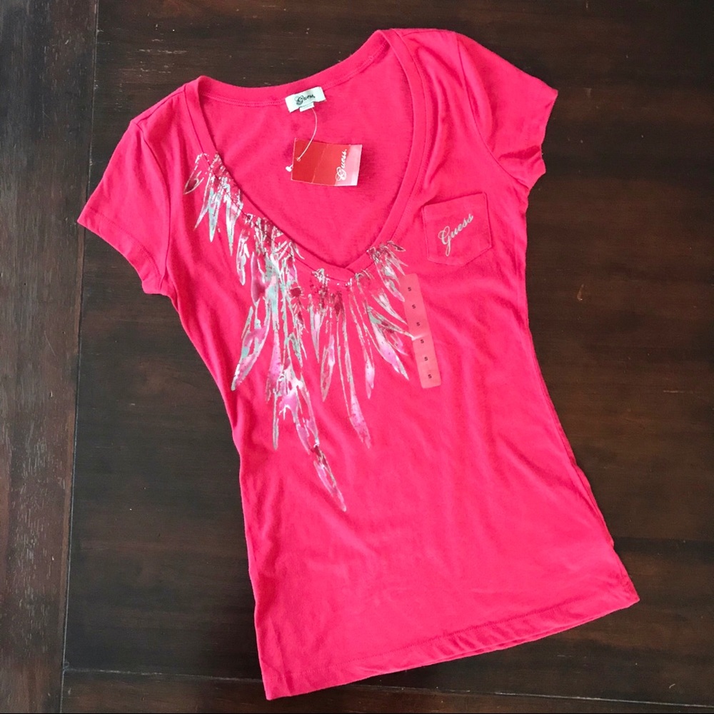 🎉 2 Left!! 🎉 Guess VNeck Metallic Feather Tee